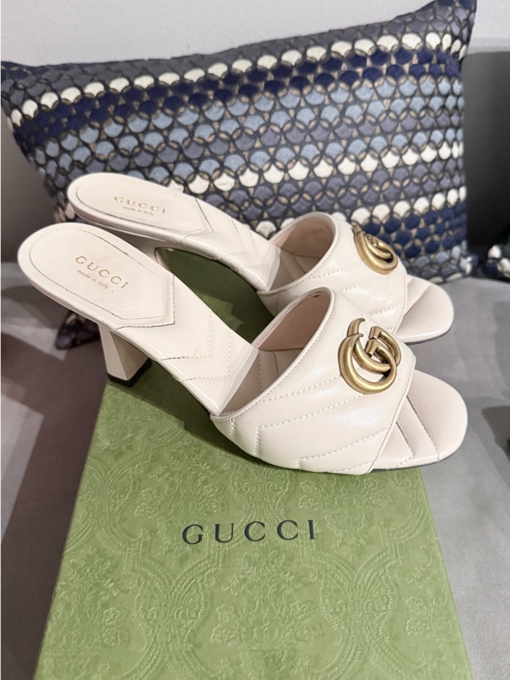 Gucci Cream Quilted Leather Slide Mules with Gold GG - Picture 2 of 2
